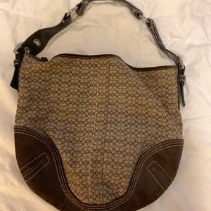 Coach logo shoulder bag *authentic*